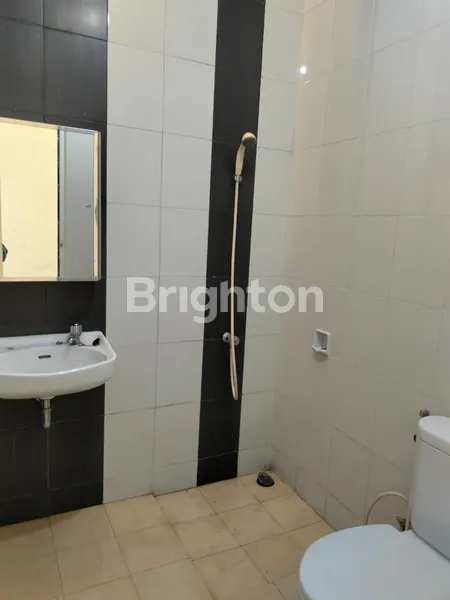 image RUMAH 162M2 DI GREEN VALLEY, SENTUL CITY, SHM (8)