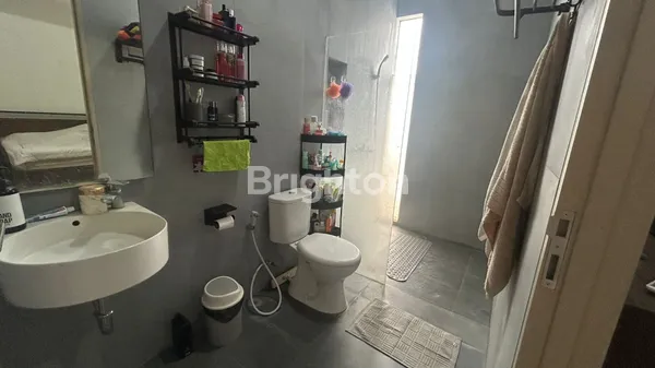 image DIJUAL RUMAH 3 LANTAI FULLY FURNISHED PONDOK CABE ILIR - 3 KT, ROOFTOP, CARPORT 2 MOBIL, BISA TAKE OVER KPR (8)