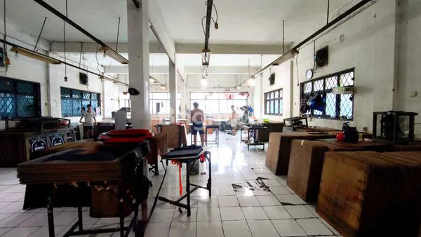 image RUMAH JELAMBAR 3 LANTAI BISA HUNIAN DAN USAHA  (7)