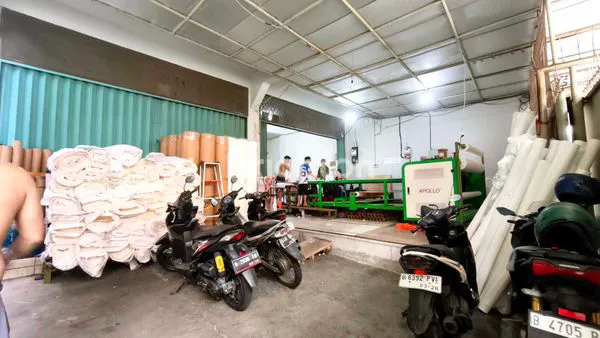 image RUMAH JELAMBAR 3 LANTAI BISA HUNIAN DAN USAHA  (2)