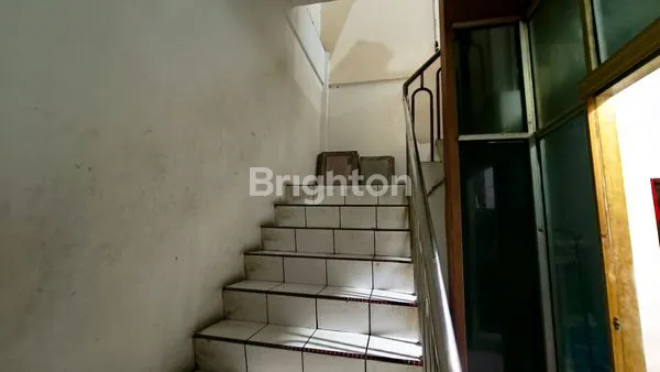 image RUMAH JELAMBAR 3 LANTAI BISA HUNIAN DAN USAHA  (6)