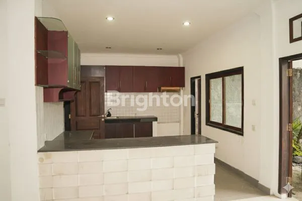 image DIJUAL RUMAH STYLE VILLA DI IMAM BONJOL  (7)