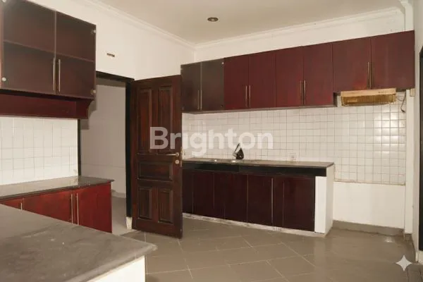 image DIJUAL RUMAH STYLE VILLA DI IMAM BONJOL  (6)