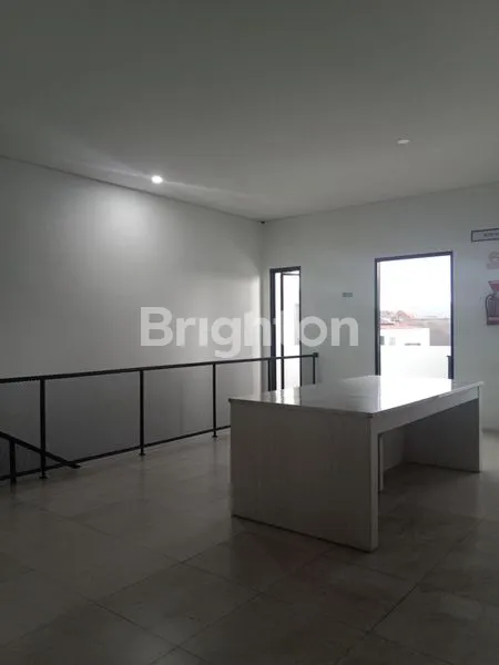 image RUMAH MEWAH 2 LANTAI LT 240M² DI TANAH MAS (6)