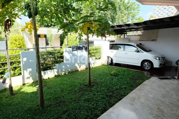 image RUMAH MEWAH & STRATEGIS DI KERTAJAYA INDAH – KAWASAN ELITE SURABAYA TIMUR (2)