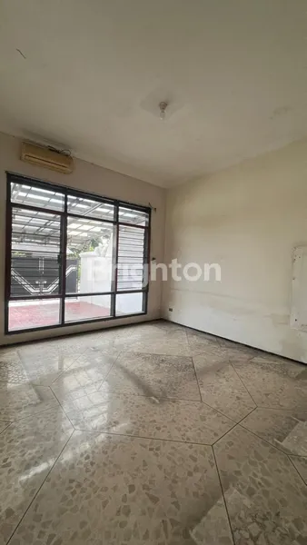 image RUMAH MEWAH & STRATEGIS DI KERTAJAYA INDAH – KAWASAN ELITE SURABAYA TIMUR (4)