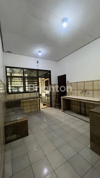 image RUMAH MEWAH & STRATEGIS DI KERTAJAYA INDAH – KAWASAN ELITE SURABAYA TIMUR (7)