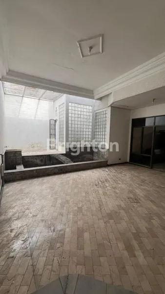 image RUMAH MEWAH & STRATEGIS DI KERTAJAYA INDAH – KAWASAN ELITE SURABAYA TIMUR (8)