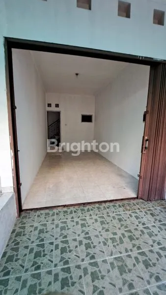 image RUMAH STRATEGIS DI JELAMBAR 2 LANTAI DAN GARASI MOBIL (3)