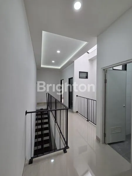 image RUMAH BARU CANTIK 3 LANTAI TAMAN RATU  (4)