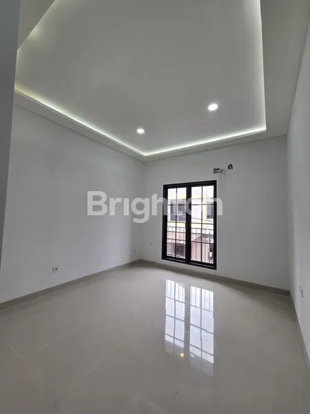 image RUMAH BARU CANTIK 3 LANTAI TAMAN RATU  (6)