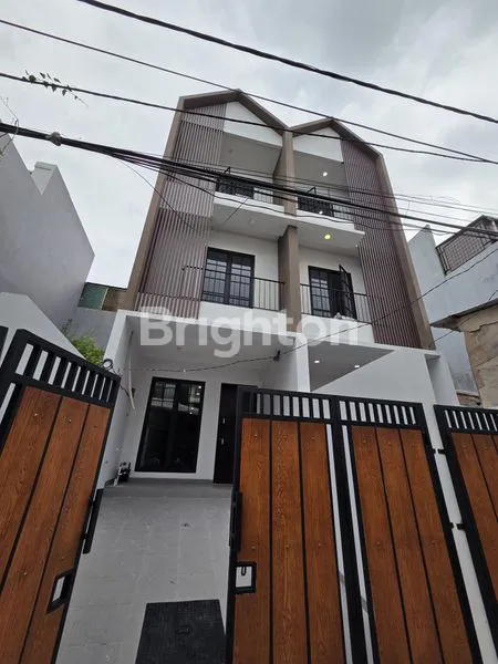 image RUMAH BARU CANTIK 3 LANTAI TAMAN RATU  (1)