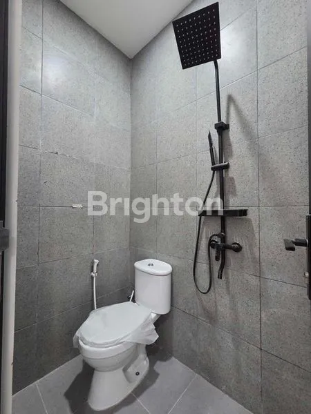 image RUMAH BARU CANTIK 3 LANTAI TAMAN RATU  (5)