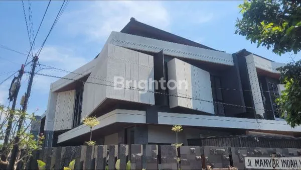 image RUMAH MODERN MINIMALIS HOOK DI MANYAR  (1)