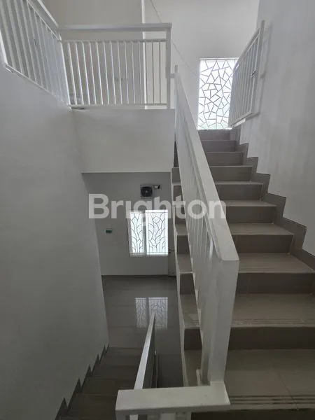 image RUMAH SIAP HUNI 2 LT DEKAT TRANSMART RUNGKUT DAN DEKAT RUNGKUT INDUSTRY UPN & TOLL JUANDA SERTA RAYA MERR (8)