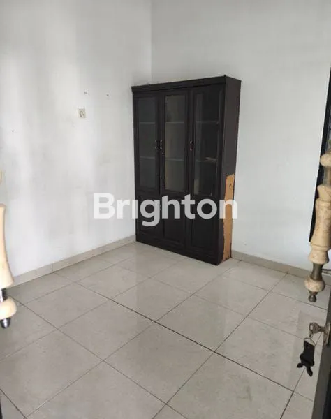 image DIJUAL RUMAH VIEW TAMAN LOKASI TENGAH KOTA BERNUANSA MINIMALIS LOKASI DALAM PERUMAHAN SEPINGGAN PRATAMA AMAN NYAMAN HARGA NEGO (4)