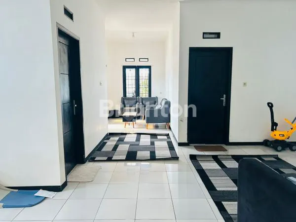 image RUMAH CANTIK 1 LANTAI, DESAIN MODERN DI TAMAN CIBADUYUT (5)