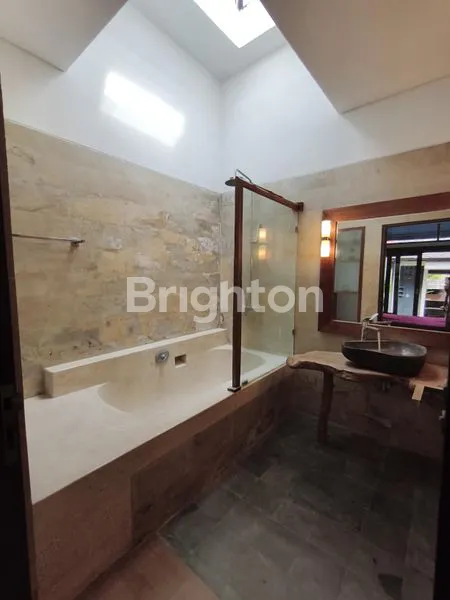 image VILLA MEWAH 2KT DI KEROBOKAN, LT 150M² FULL FURNISHED (7)