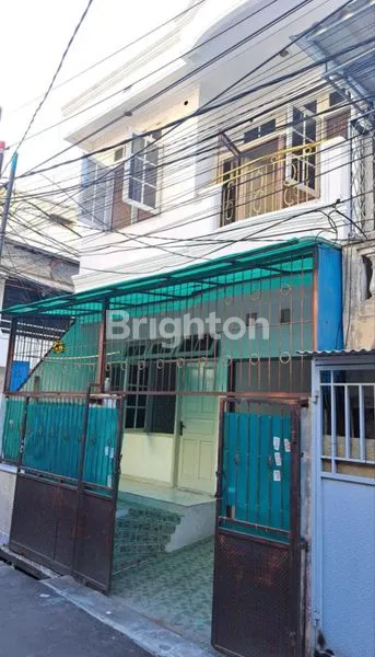 image RUMAH STRATEGIS DI JELAMBAR 2 LANTAI DAN GARASI MOBIL (1)