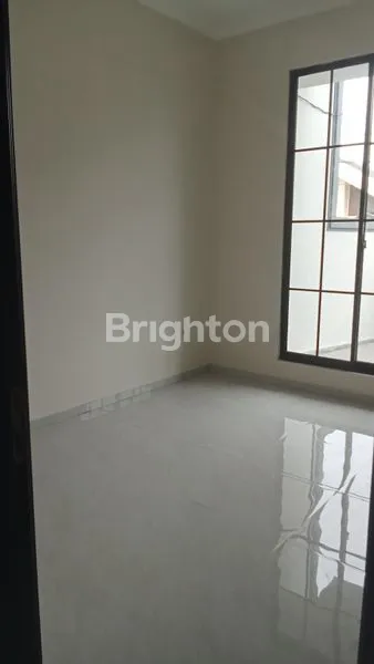 image RUMAH BARU MODERN MINIMALIS MANYAR  (3)