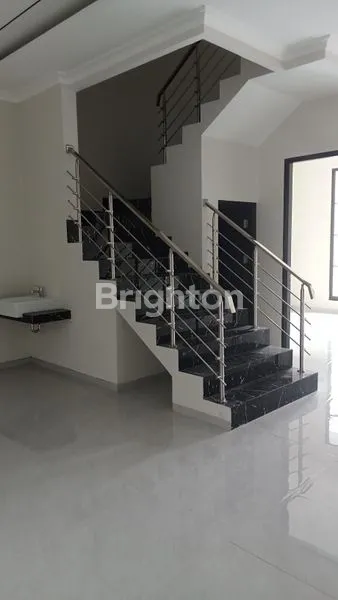 image RUMAH BARU MODERN MINIMALIS MANYAR  (4)