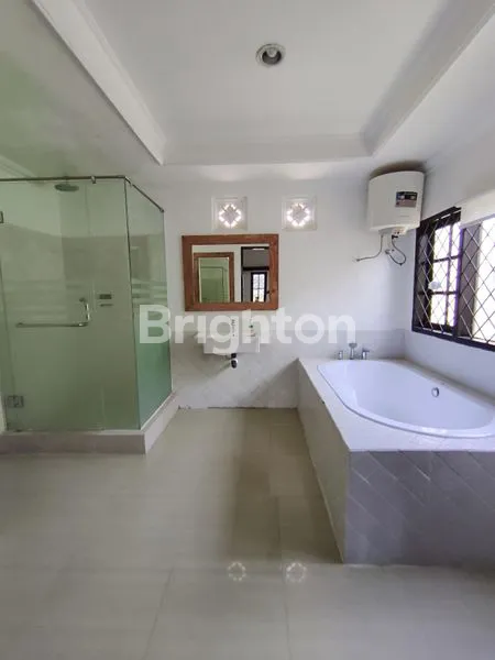 image SEWA VILLA MEWAH 3 KT, LT 300M² LB 200M² DI KEROBOKAN (5)