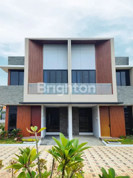 image RUMAH MEWAH 2 LT PURI KEMBANGAN (1)