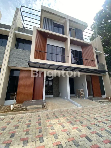 image RUMAH MEWAH 3LT PURI KEMBANGAN (2)