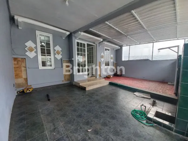 image SEWA KONTRAK RUMAH 2LANTAI DEKAT GWALK VILLA SENTRA RAYA CITRALAND SURABAYA BARAT (3)