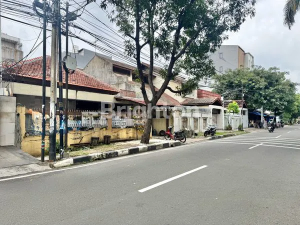 image RUMAH HITUNG TANAH ROW 2 MOBIL LEGA DEKAT MAL CENTRAL PARK DI TANJUNG DUREN JAKARTA BARAT (4)