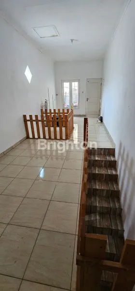 image TERMURAH DI KELASNYA, RUMAH 2 LANTAI FULLY FURNISHED DI PERMATA ROYAL GARDEN, MALANG – NYAMAN & SIAP HUNI (6)