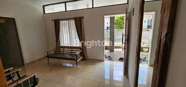 image TERMURAH DI KELASNYA, RUMAH 2 LANTAI FULLY FURNISHED DI PERMATA ROYAL GARDEN, MALANG – NYAMAN & SIAP HUNI (2)