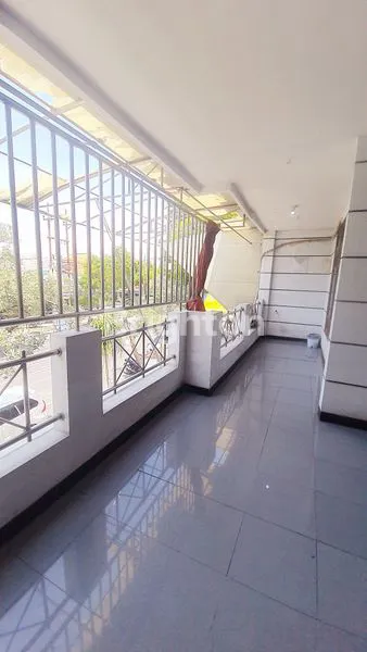 image RUMAH 2 LANTAI SIAP HUNI DI PUSAT KOTA LAMONGAN (6)