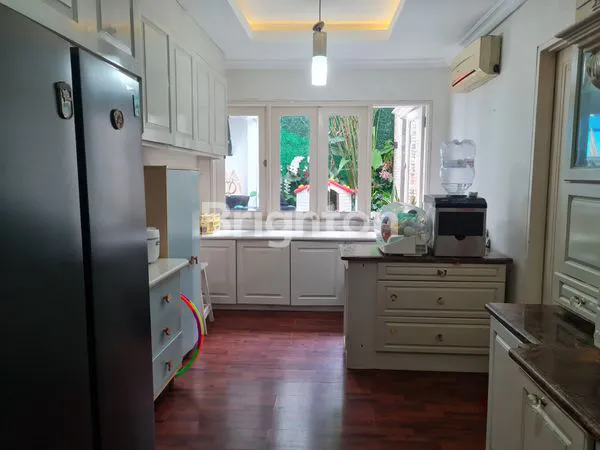 image RUMAH MEWAH MODERN SIAP HUNI DALAM CLUSTER  DI BINTARO JAYA, TANGERANG (7)