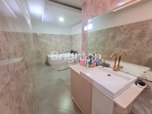 image RUMAH MEWAH MODERN SIAP HUNI DALAM CLUSTER  DI BINTARO JAYA, TANGERANG (8)
