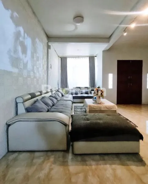 image RUMAH MEWAH 3 LANTAI DI CITRAGRAND CIBUBUR, LT 135 LB 400 (2)