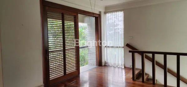 image RUMAH MEWAH BSD (4)