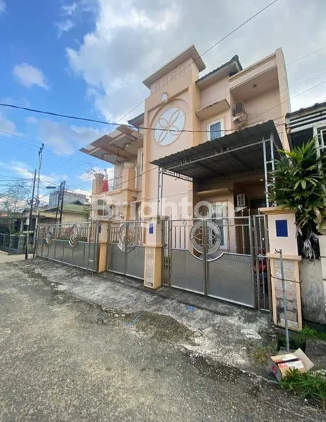 image RUMAH ARSITEKTUR VICTORIAN DI TENGAH KOTA SAMARINDA (2)