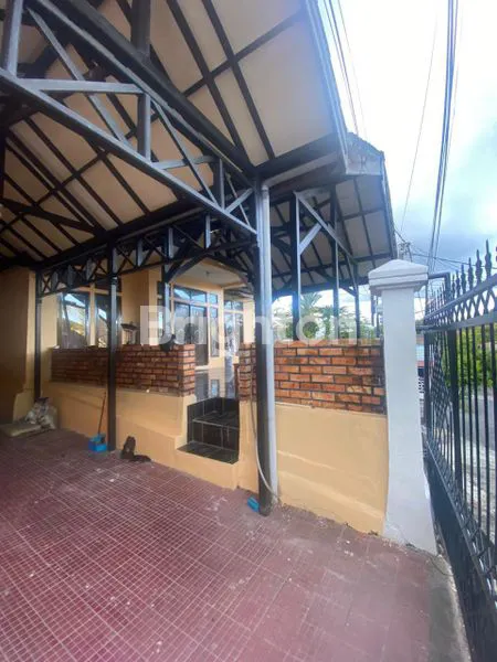 image RUMAH LUAS EKSLUSIF & STRATEGIS LINGKUNGAN PERUMAHAN BERADA DI DEKAT BANDARA  (1)