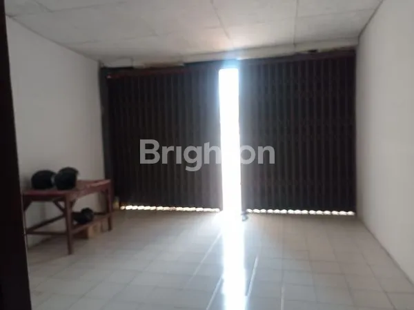 image RUMAH LUAS DAN STRATEGIS PINGGIR JALAN BESAR DI SEMARANG BARAT (4)