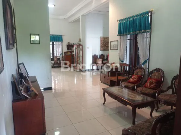 image RUMAH LUAS DAN STRATEGIS PINGGIR JALAN BESAR DI SEMARANG BARAT (5)