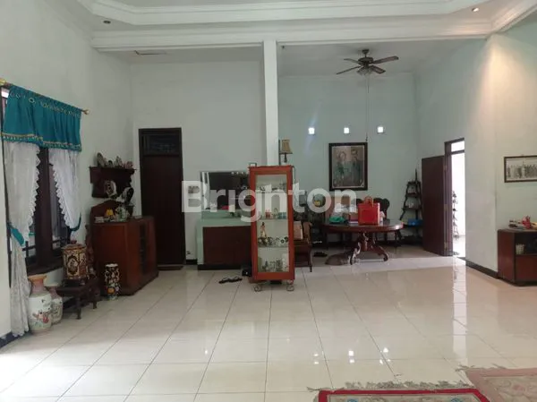 image RUMAH LUAS DAN STRATEGIS PINGGIR JALAN BESAR DI SEMARANG BARAT (6)