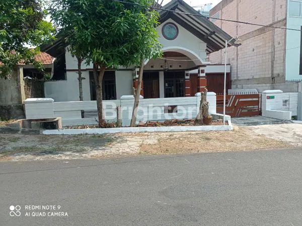 image RUMAH LUAS DAN STRATEGIS PINGGIR JALAN BESAR DI SEMARANG BARAT (1)