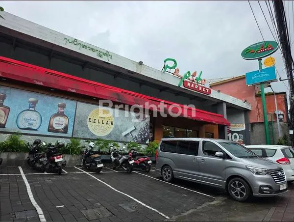 image “PRIME SECOND-FLOOR COMMERCIAL SPACE ABOVE A POPULAR SUPERMARKET IN BATU BOLONG, CANGGU, BALI (2)