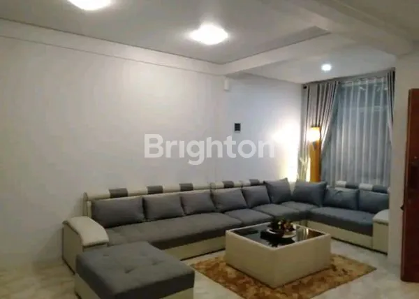 image LOKASI STRATEGIS DEKAT MALL RUMAH 3 LANTAI  BAGUS DAN RAPI SIAP HUNI FULL FURNISHED DIDALAM CLUSTER YANG NYAMAN DAN ASRI CITRAGRAN CIBUBUR ,JATIKARYA,JATI SAMPURNA, BEKASI  (3)