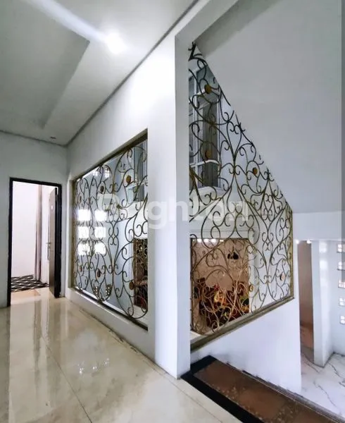 image LOKASI STRATEGIS DEKAT MALL RUMAH 3 LANTAI  BAGUS DAN RAPI SIAP HUNI FULL FURNISHED DIDALAM CLUSTER YANG NYAMAN DAN ASRI CITRAGRAN CIBUBUR ,JATIKARYA,JATI SAMPURNA, BEKASI  (5)