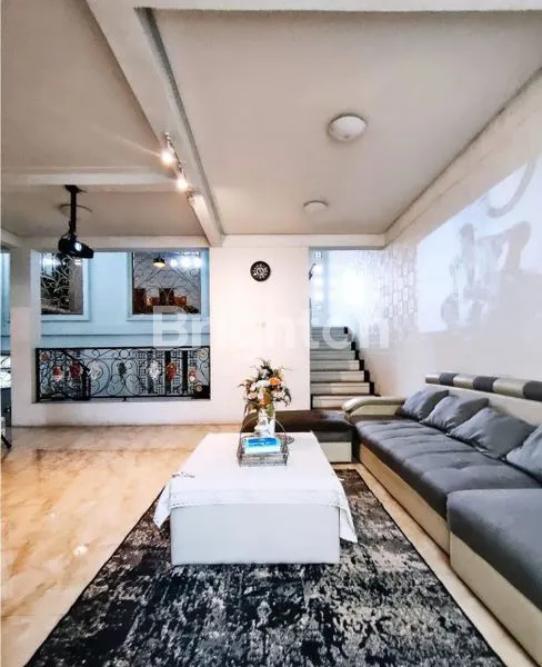 image LOKASI STRATEGIS DEKAT MALL RUMAH 3 LANTAI  BAGUS DAN RAPI SIAP HUNI FULL FURNISHED DIDALAM CLUSTER YANG NYAMAN DAN ASRI CITRAGRAN CIBUBUR ,JATIKARYA,JATI SAMPURNA, BEKASI  (2)