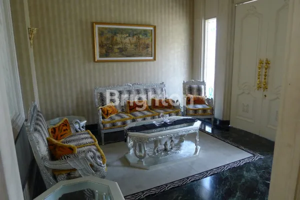 image TERMURAH RUMAH MEWAH CLASSIC GRAHA FAMILY GOLF VIEW SURABAYA (6)