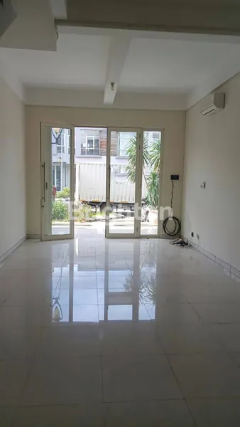 image RUKO GRAND PAKUWON VICTORIA MAINSTREET TANDES SURABAYA BARAT  (2)