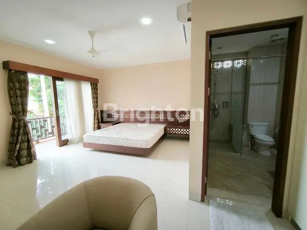 image VILLA 2 LANTAI 2 BR FULLY FURNISHED DENGAN ROOFTOP DI MUMBUL (7)
